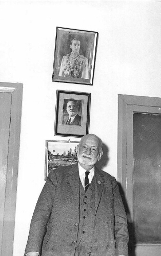 Le Président René Cassin au bureau de l’Ecole Populaire